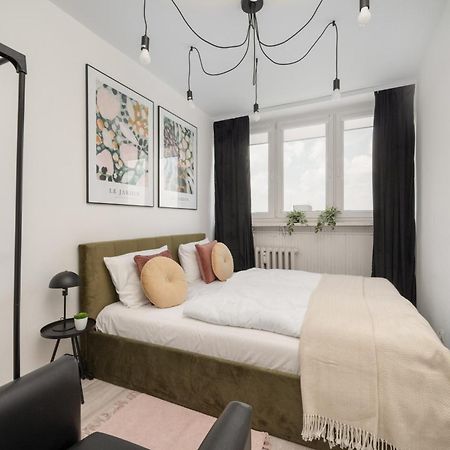 Cozy Apartment For 4 People In Wroclaw By Noclegi Renters ภายนอก รูปภาพ