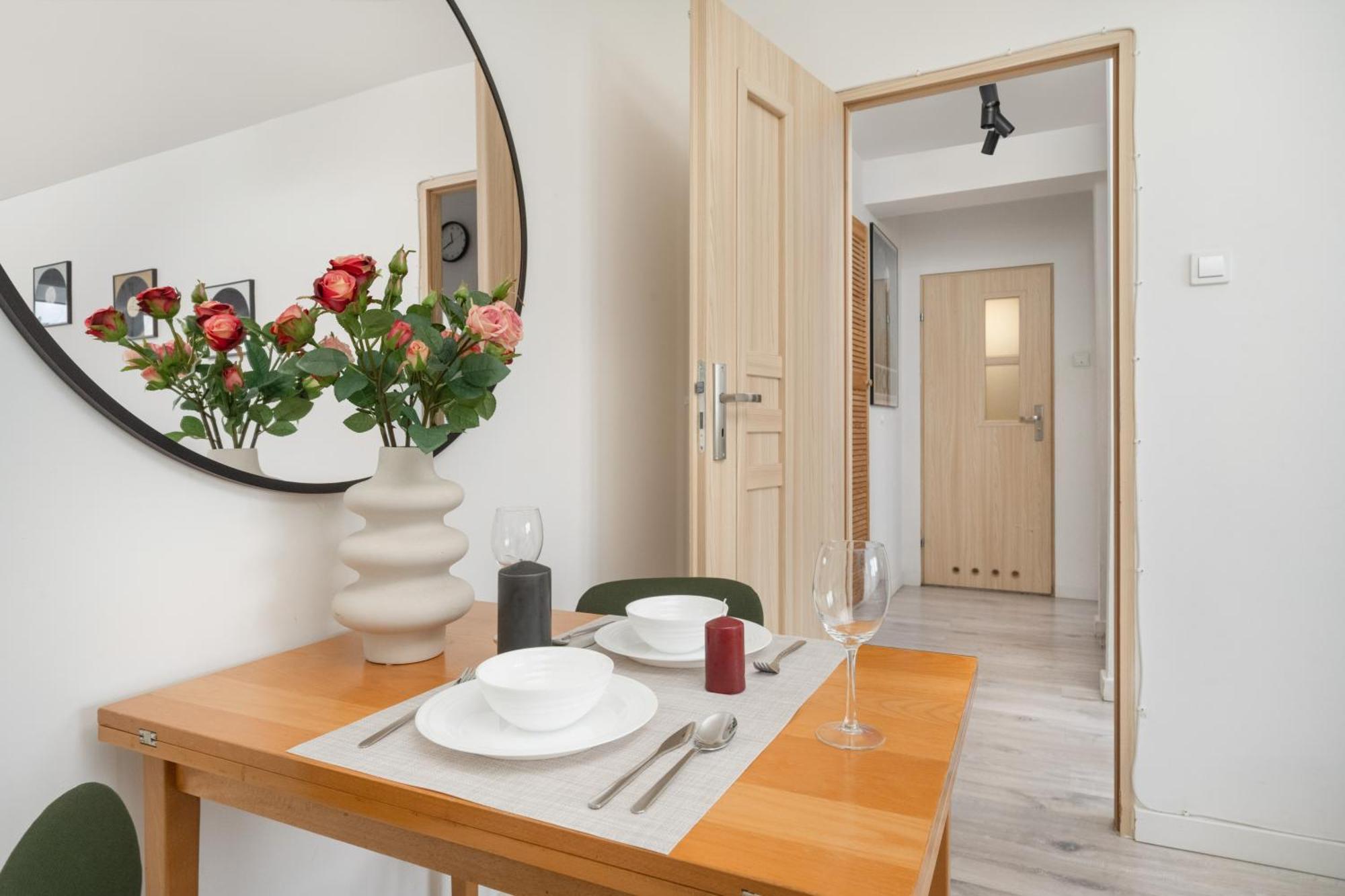 Cozy Apartment For 4 People In Wroclaw By Noclegi Renters ภายนอก รูปภาพ